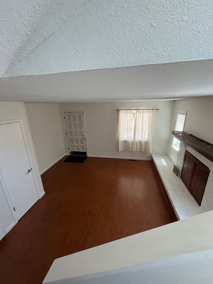 332 S Carr Ave W - Photo 3 of 32