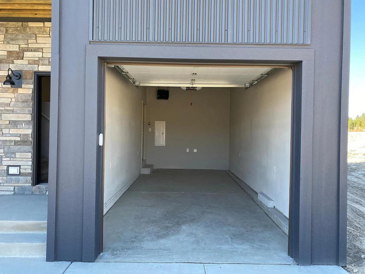 105 CR 5142 - Photo 3 of 14