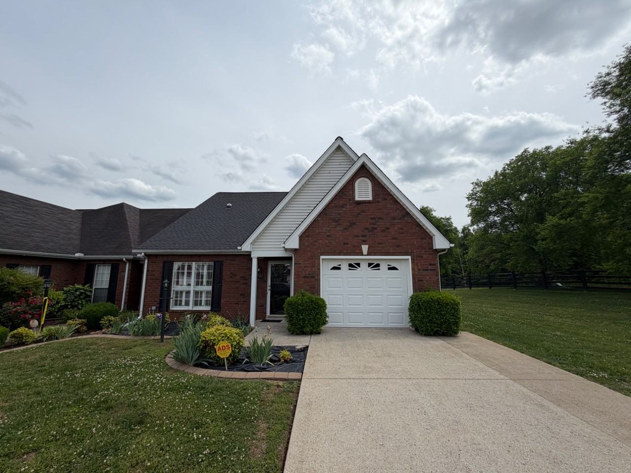 1702 Thomas Ct - Photo 4 of 20