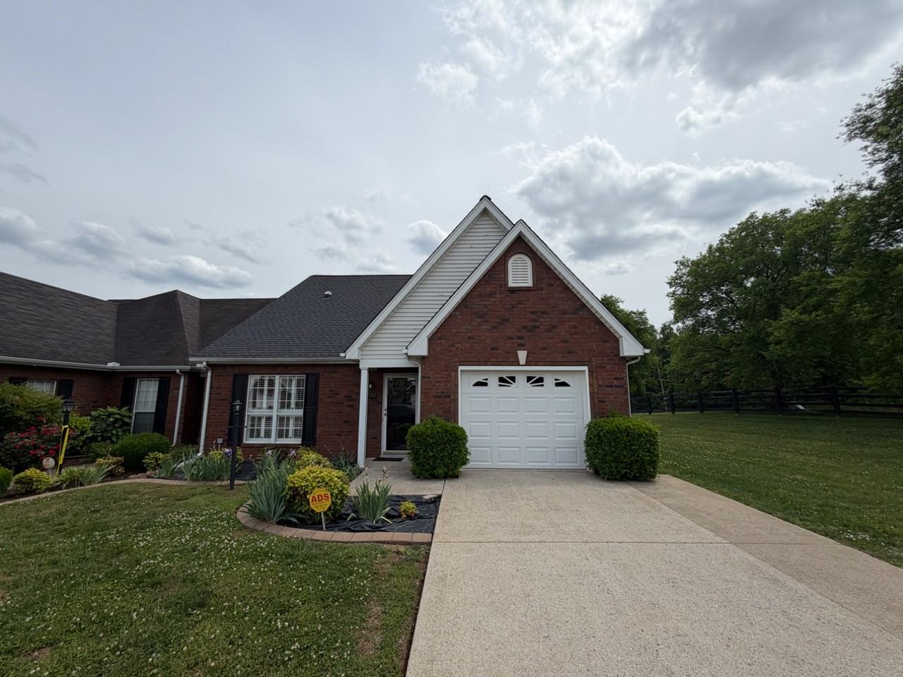 1702 Thomas Ct - Photo 5 of 20