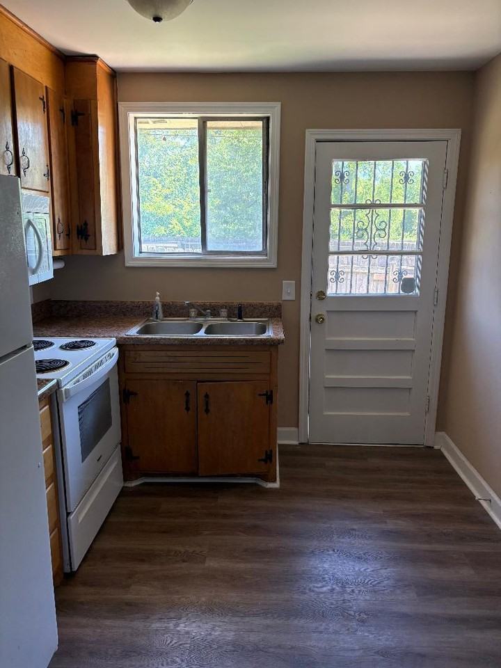 1509D Sweetbriar Ave - Photo 3 of 16