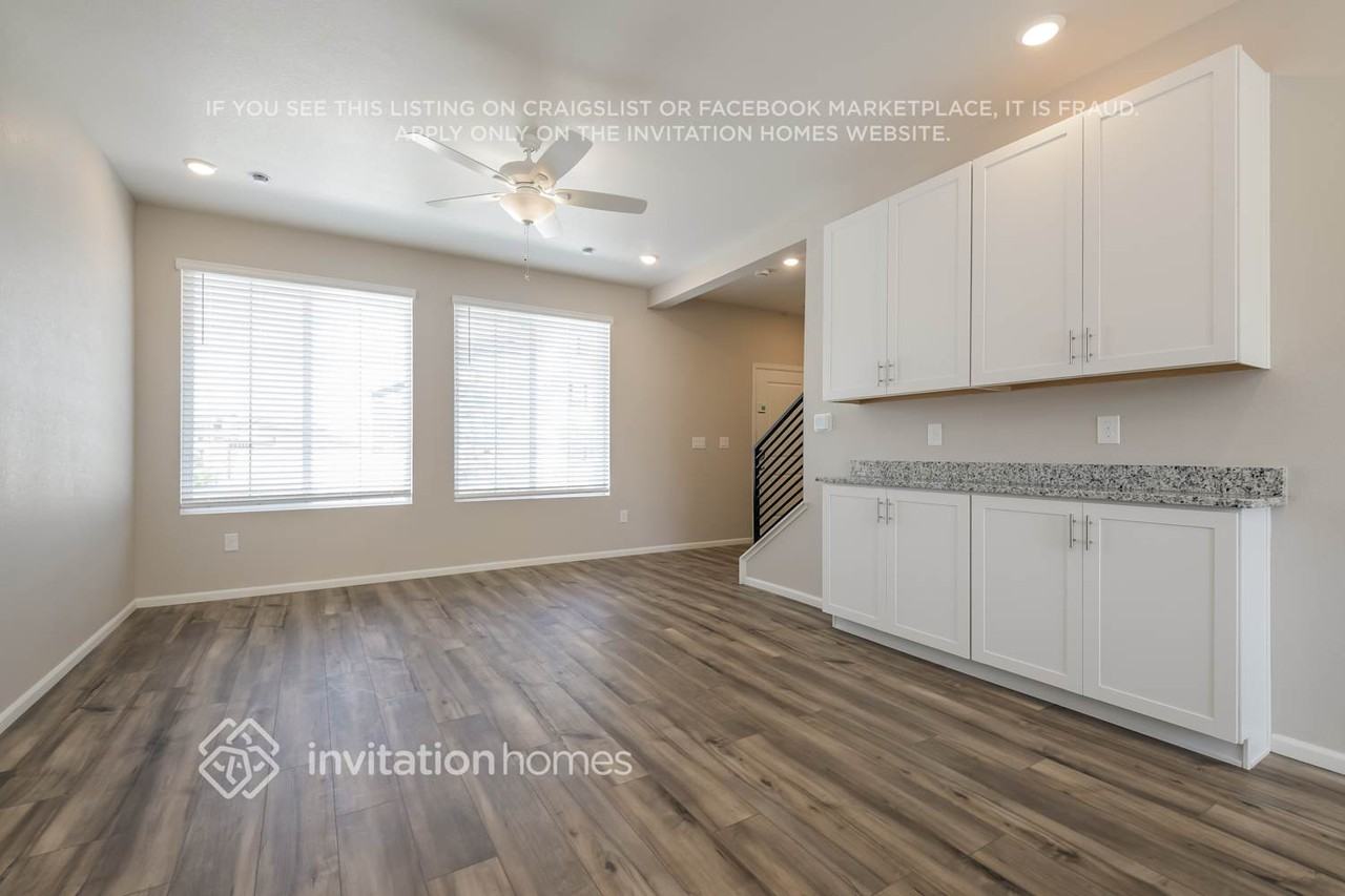 3341 Streamwood Dr - Photo 5 of 19
