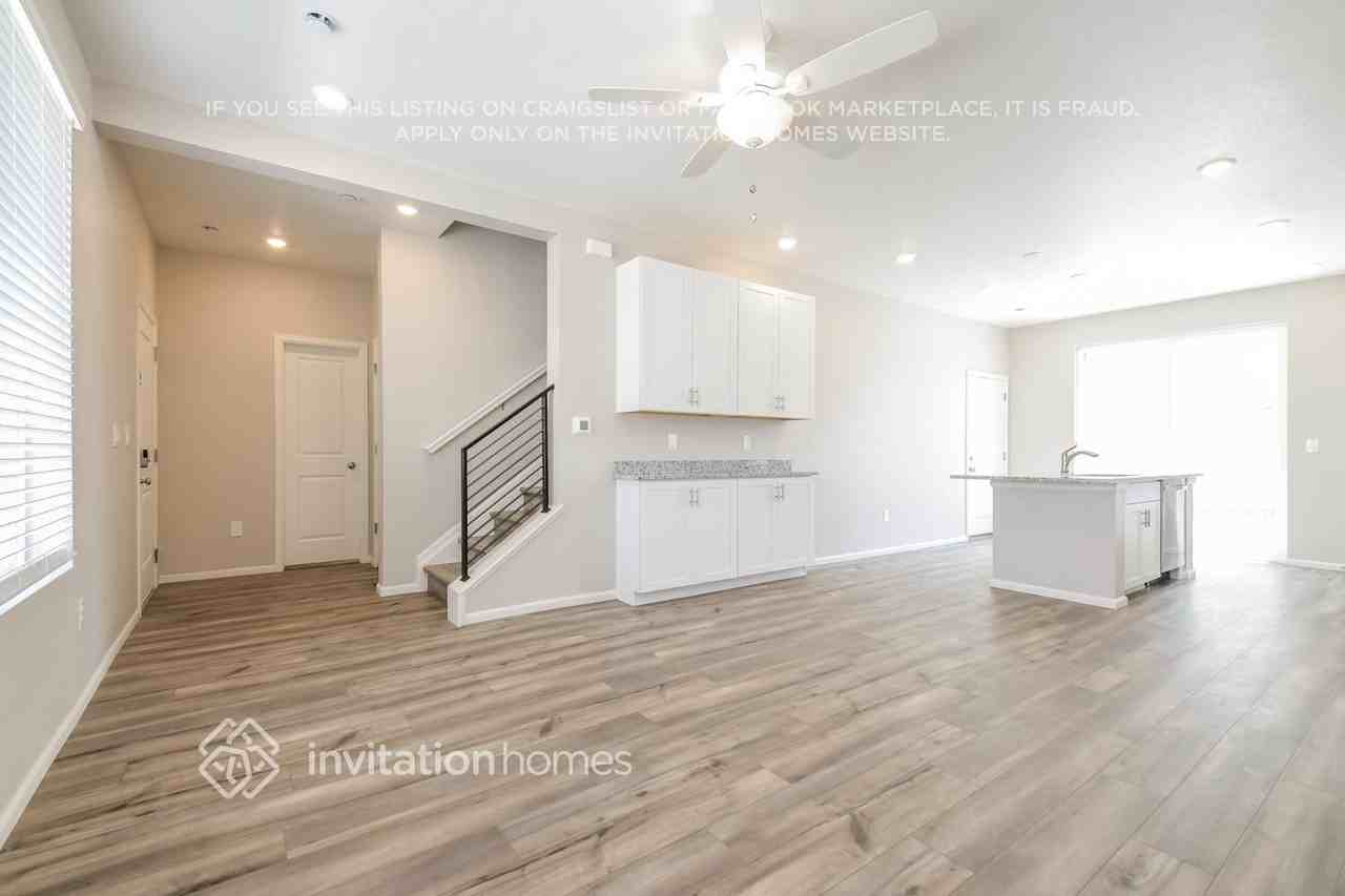 3341 Streamwood Dr - Photo 6 of 19