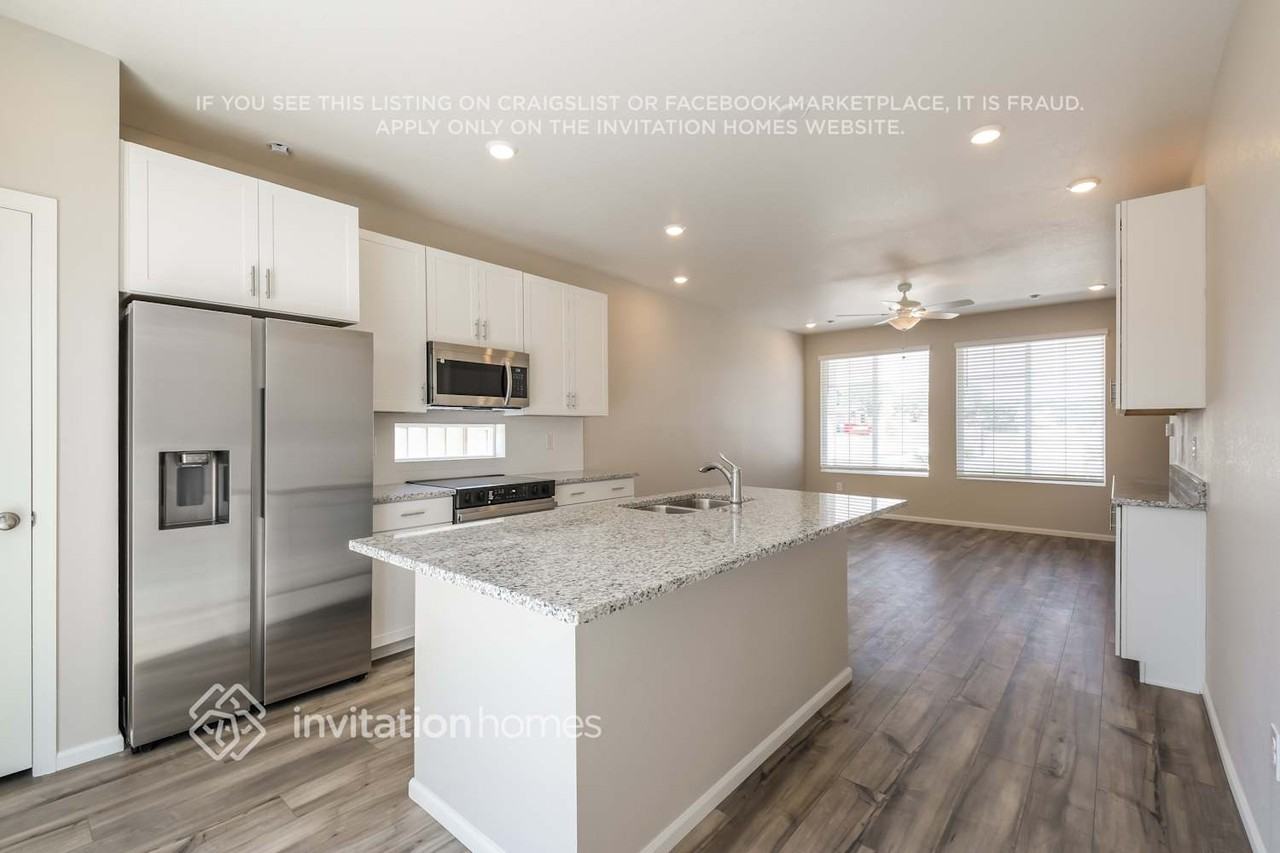 3341 Streamwood Dr - Photo 7 of 19