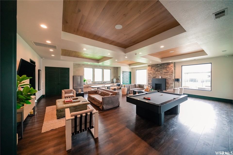 376 Se - Photo 3 of 14