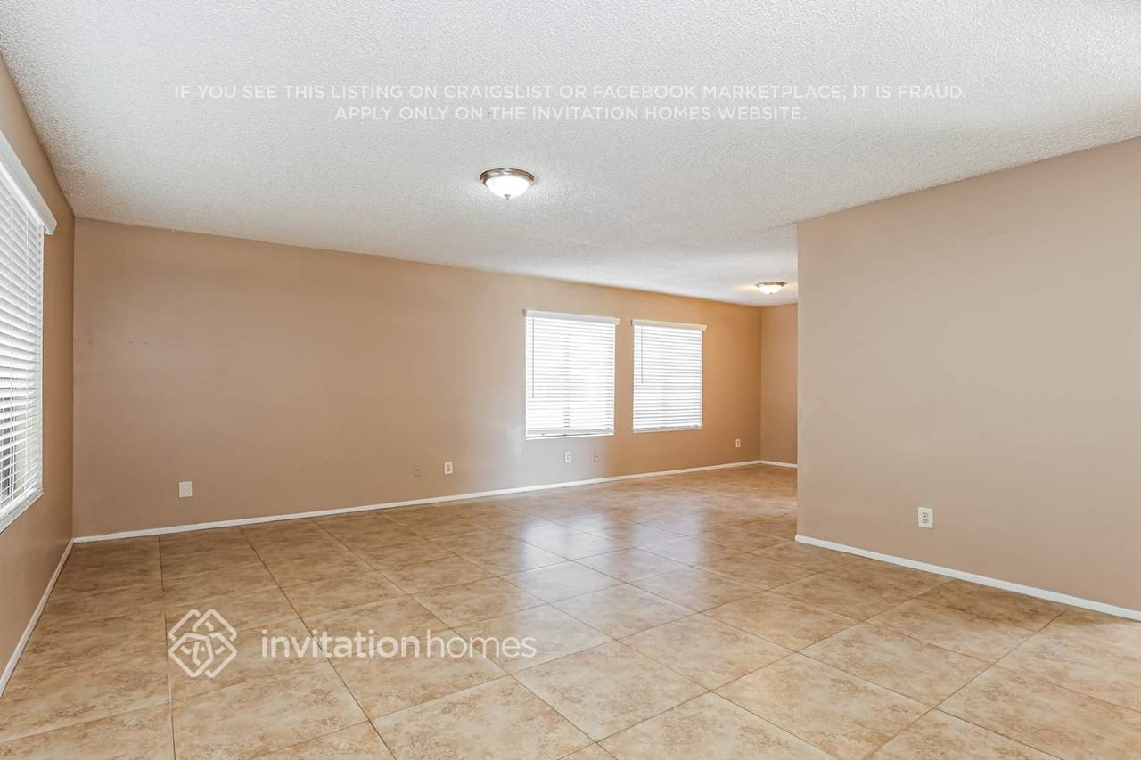 7724 W Pierson St - Photo 3 of 17