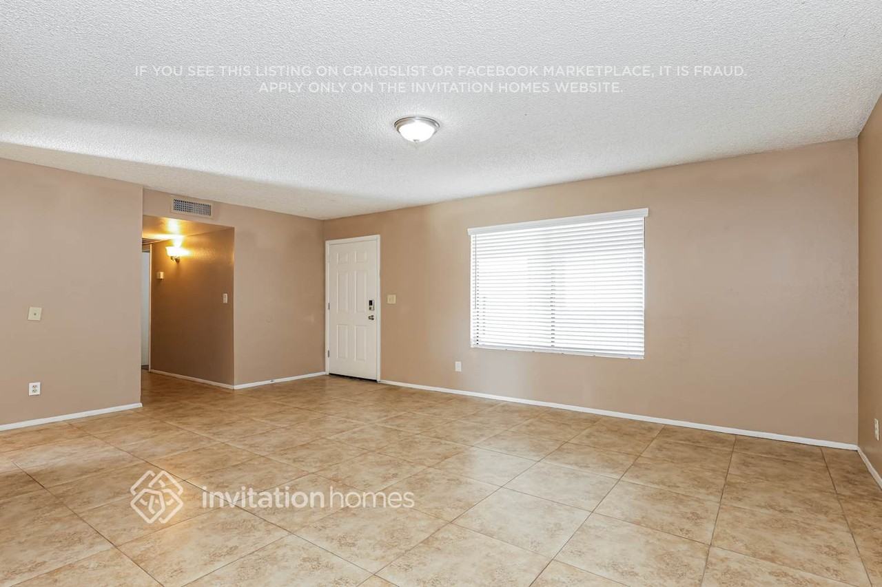 7724 W Pierson St - Photo 4 of 17