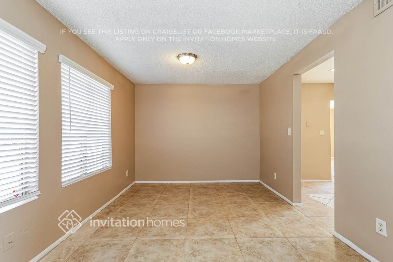 7724 W Pierson St - Photo 5 of 17