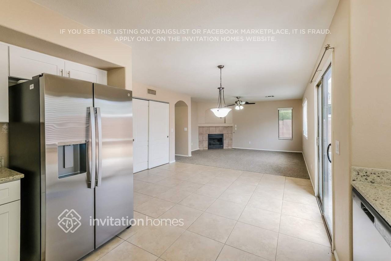 16590 W Melvin St - Photo 7 of 18