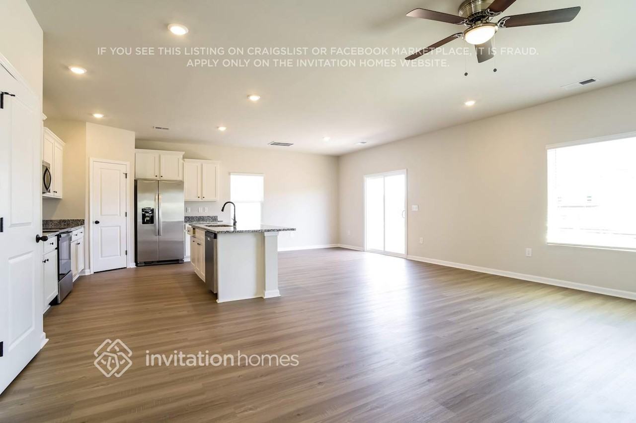 3371 Fox Hall Dr - Photo 4 of 18