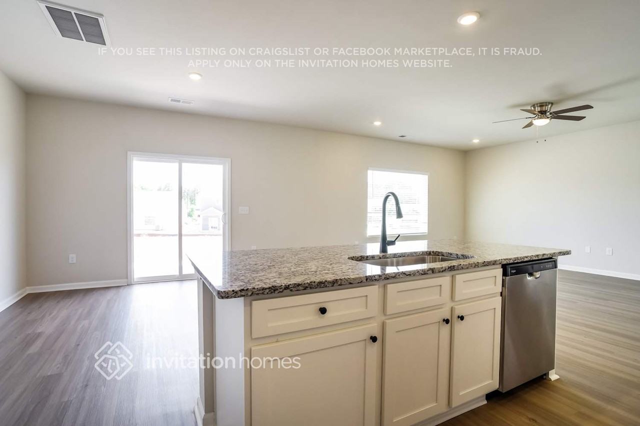 3371 Fox Hall Dr - Photo 6 of 18