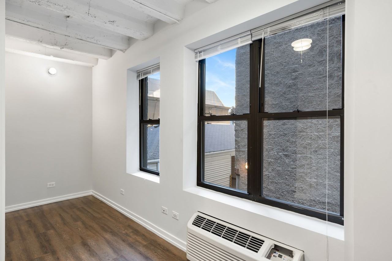 5718 N Winthrop Avenue - Photo 4 of 13