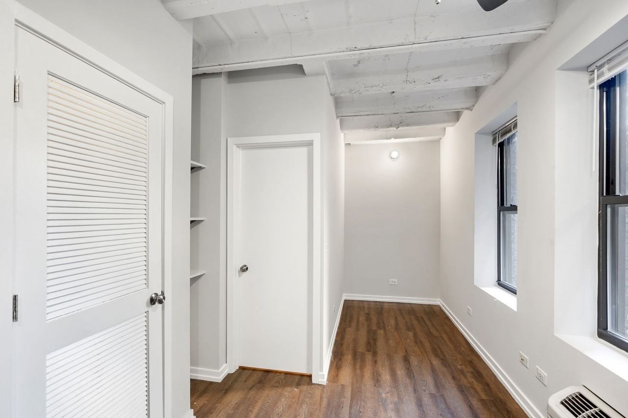 5718 N Winthrop Avenue - Photo 5 of 13