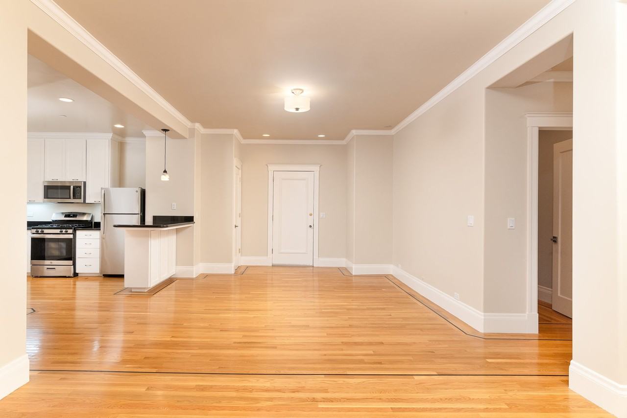 1369 Hyde - Photo 6 of 19