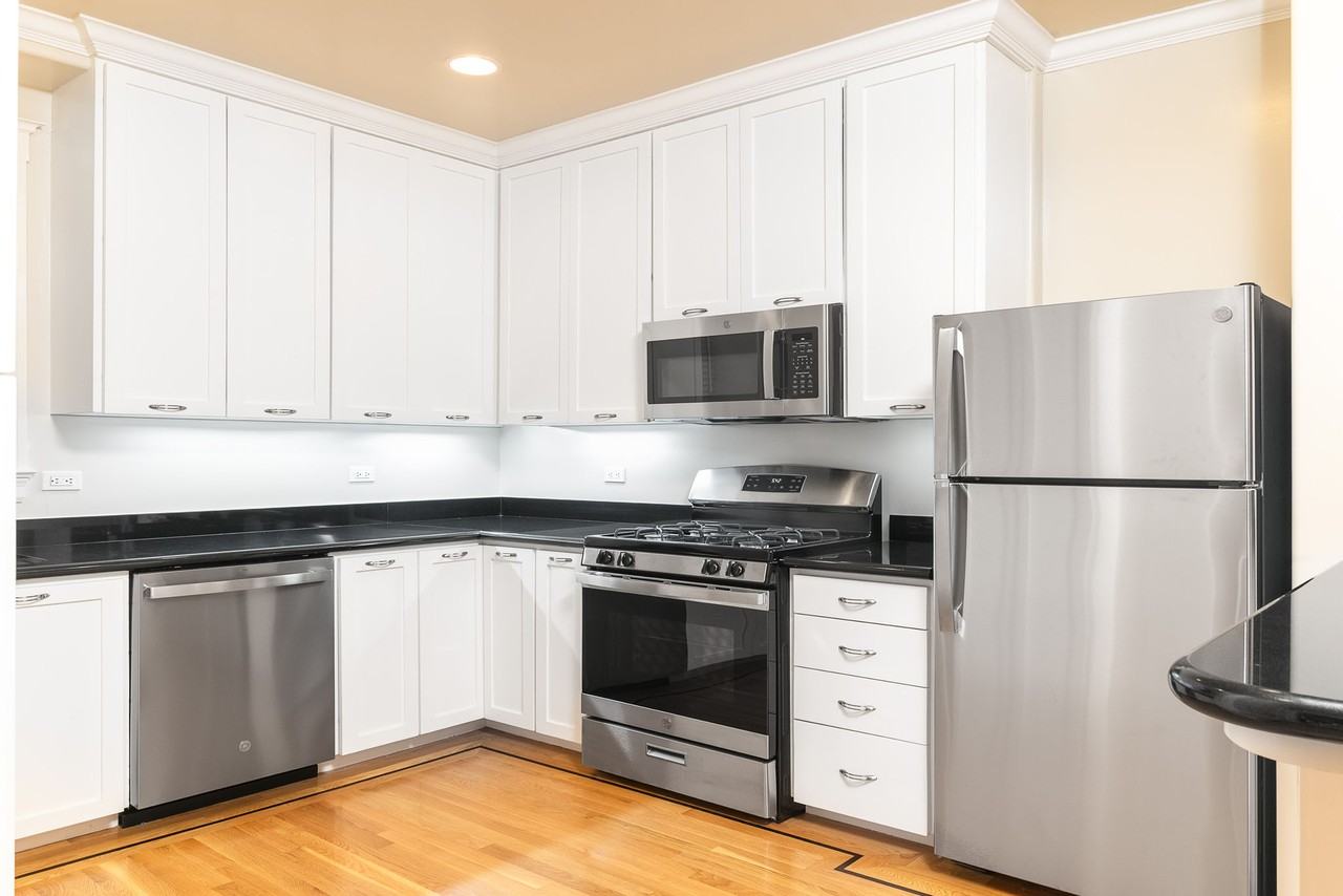1369 Hyde - Photo 7 of 19