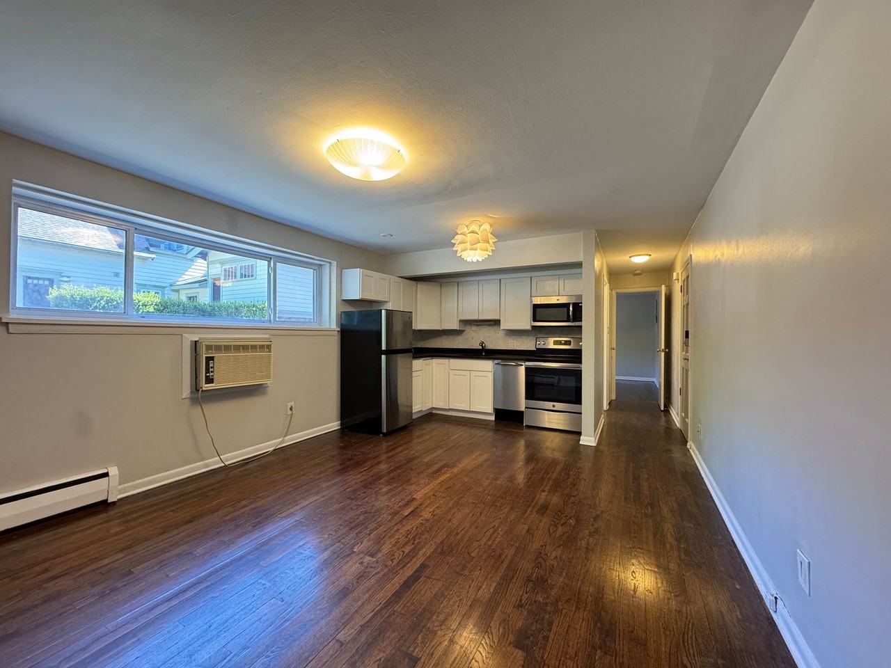 550 Whitney Ave - Photo 4 of 19