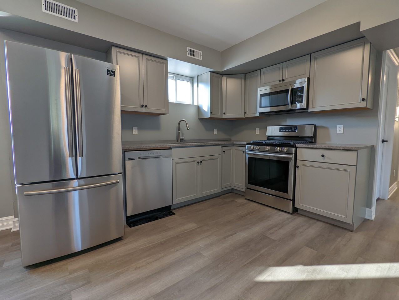 21 Wintemute St - Photo 2 of 9