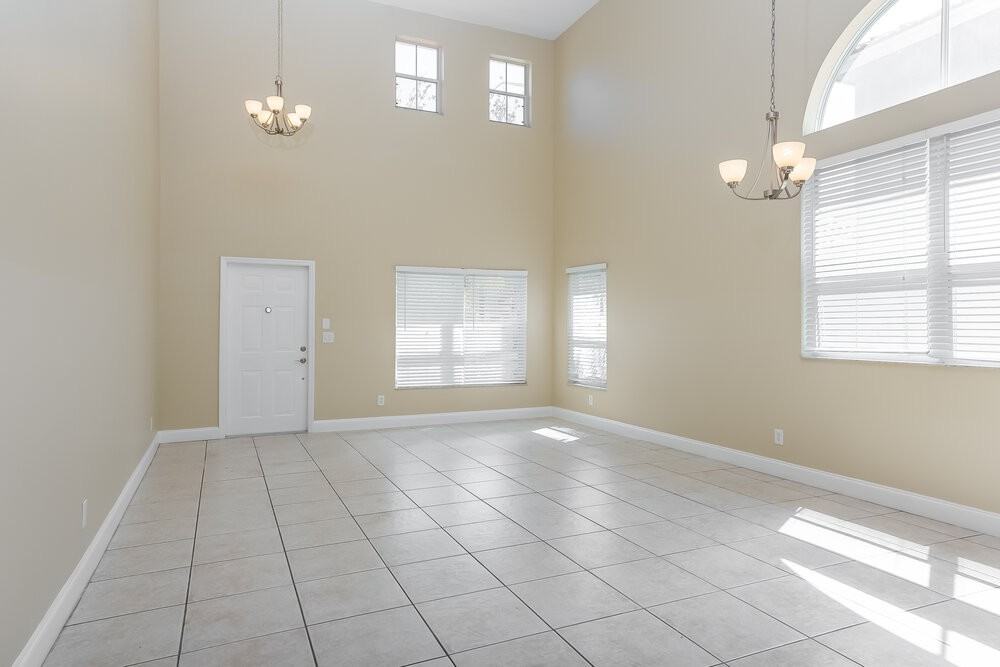 2314 Sw 135th Ave - Photo 2 of 15