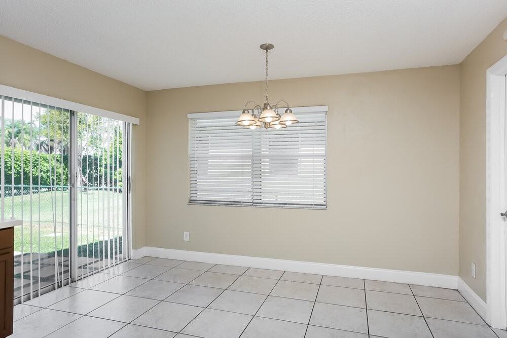 2314 Sw 135th Ave - Photo 4 of 15