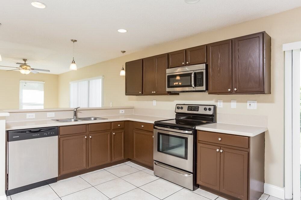 2314 Sw 135th Ave - Photo 5 of 15