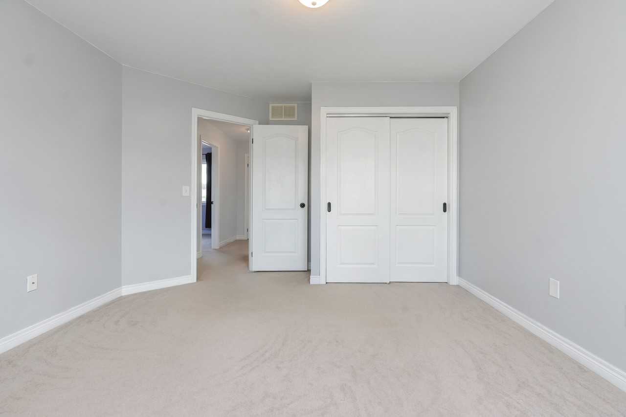 800 W Ridge Blvd, Orillia, ON L3V 0A1, Canada - Photo 2 of 17