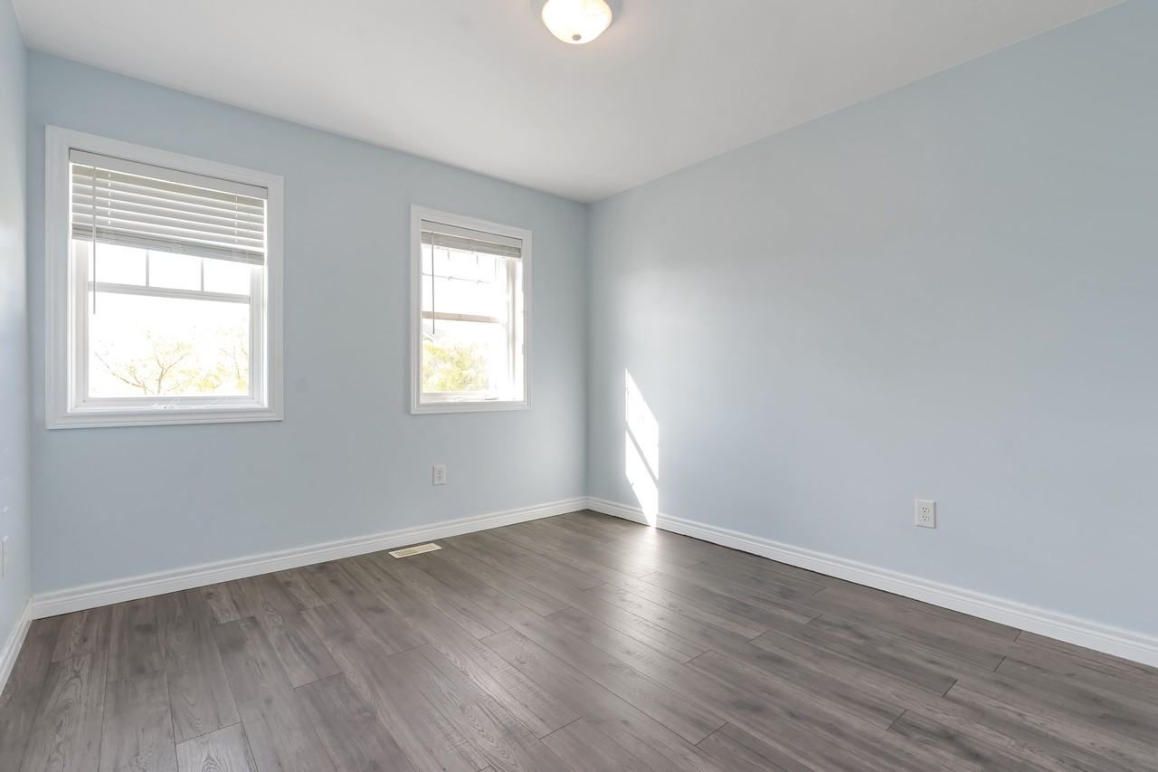 800 W Ridge Blvd, Orillia, ON L3V 0A1, Canada - Photo 4 of 17