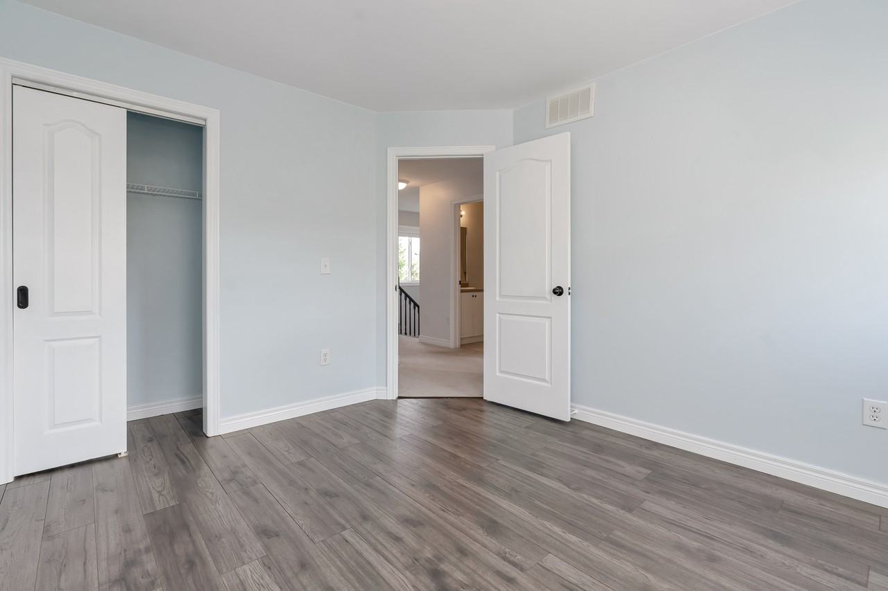 800 W Ridge Blvd, Orillia, ON L3V 0A1, Canada - Photo 7 of 17