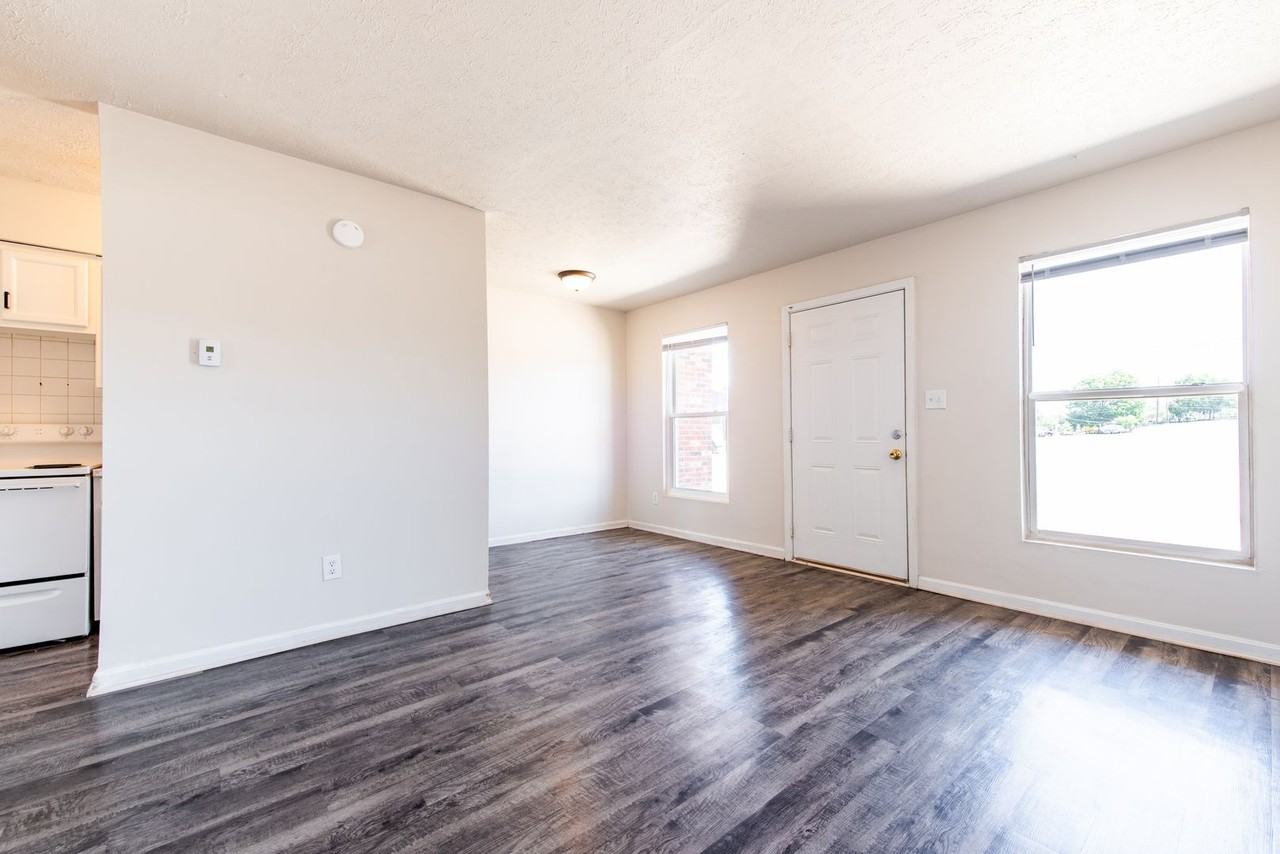3100 Chinquapin Ln - Photo 3 of 12