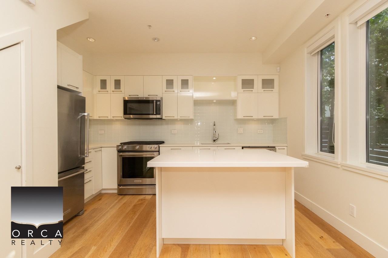 1078 Nicola St - Photo 4 of 23