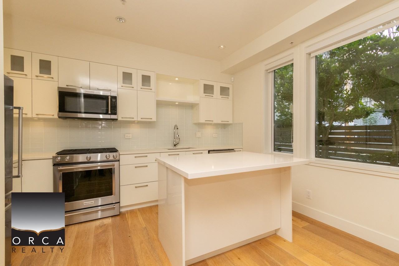 1078 Nicola St - Photo 5 of 23