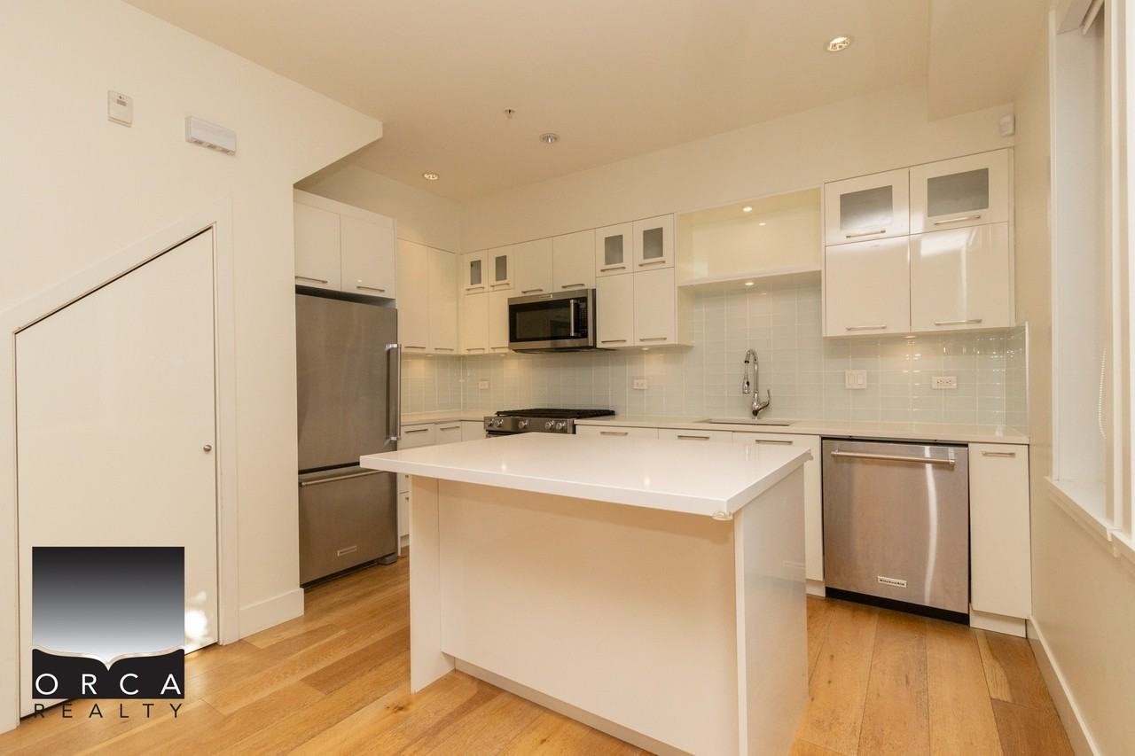 1078 Nicola St - Photo 6 of 23