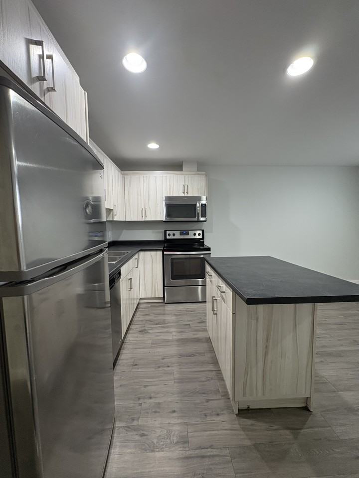 1530 Logan Avenue - 4 - Photo 2 of 12