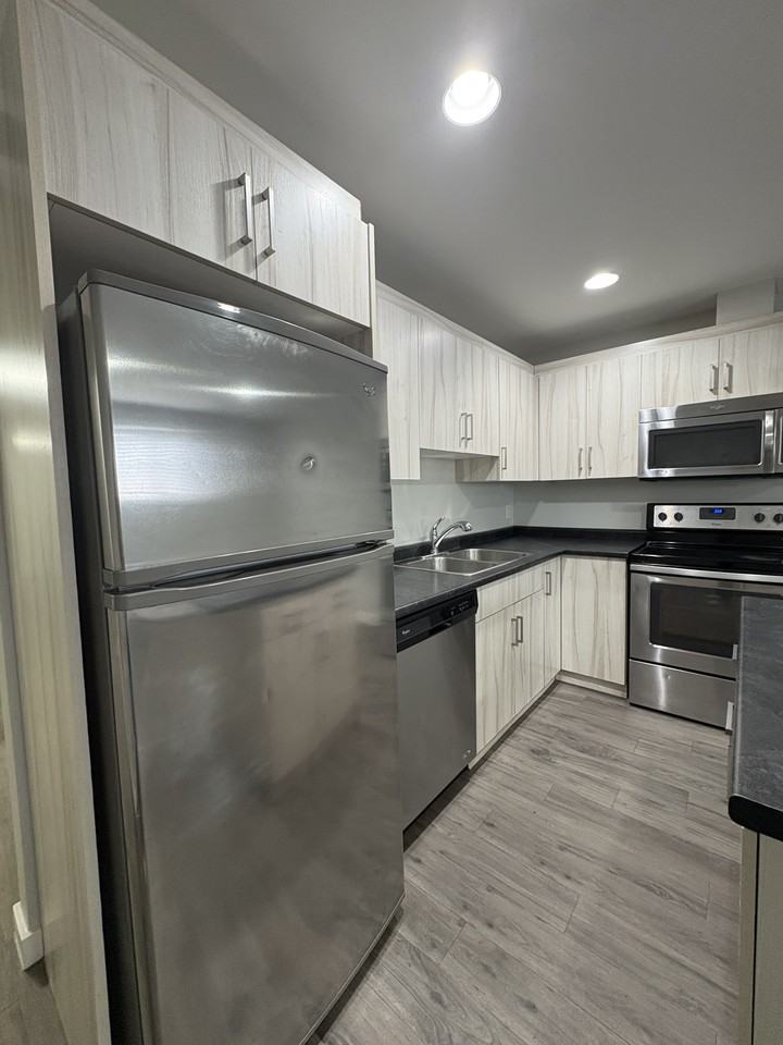 1530 Logan Avenue - 4 - Photo 3 of 12