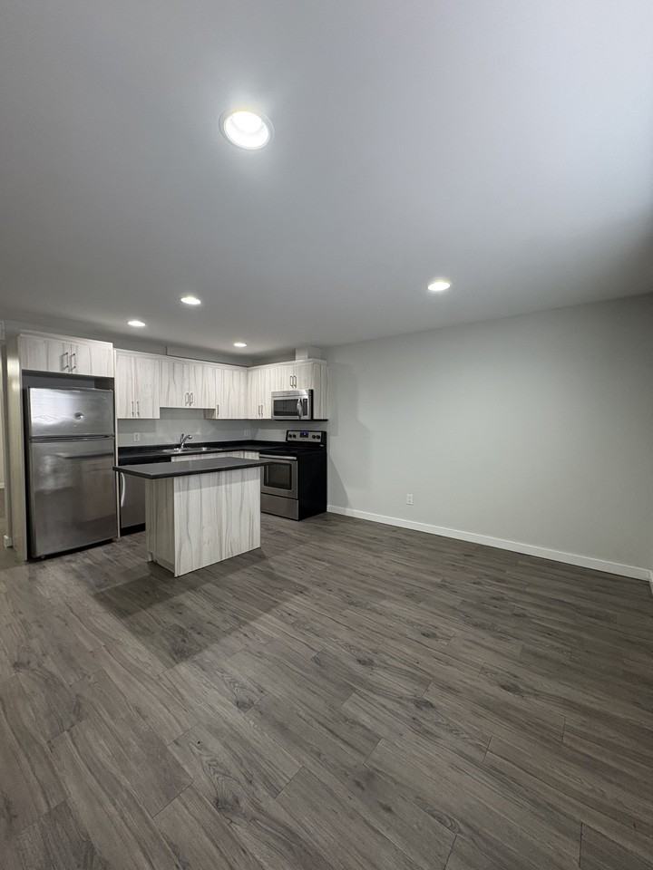 1530 Logan Avenue - 4 - Photo 5 of 12