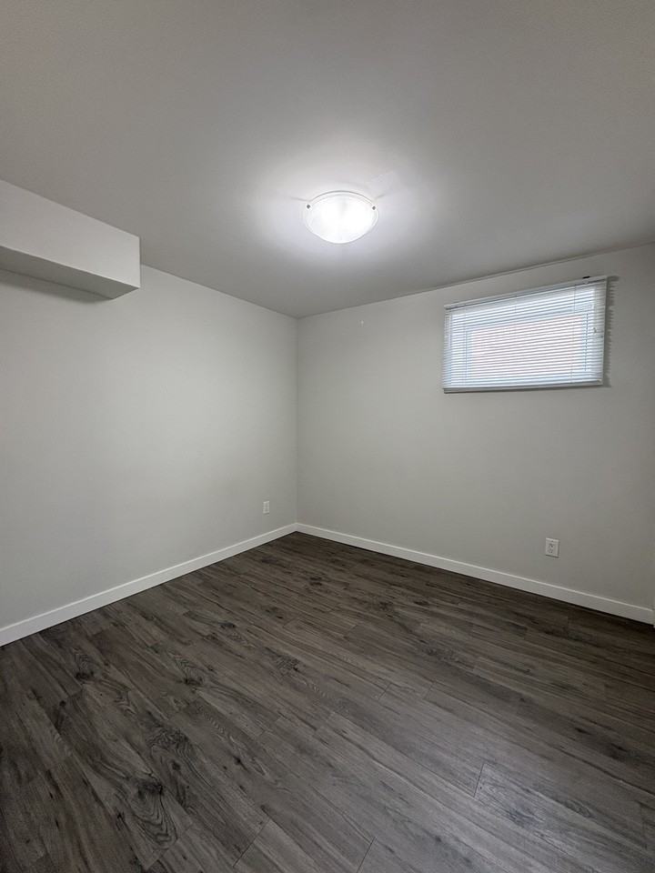 1530 Logan Avenue - 4 - Photo 7 of 12