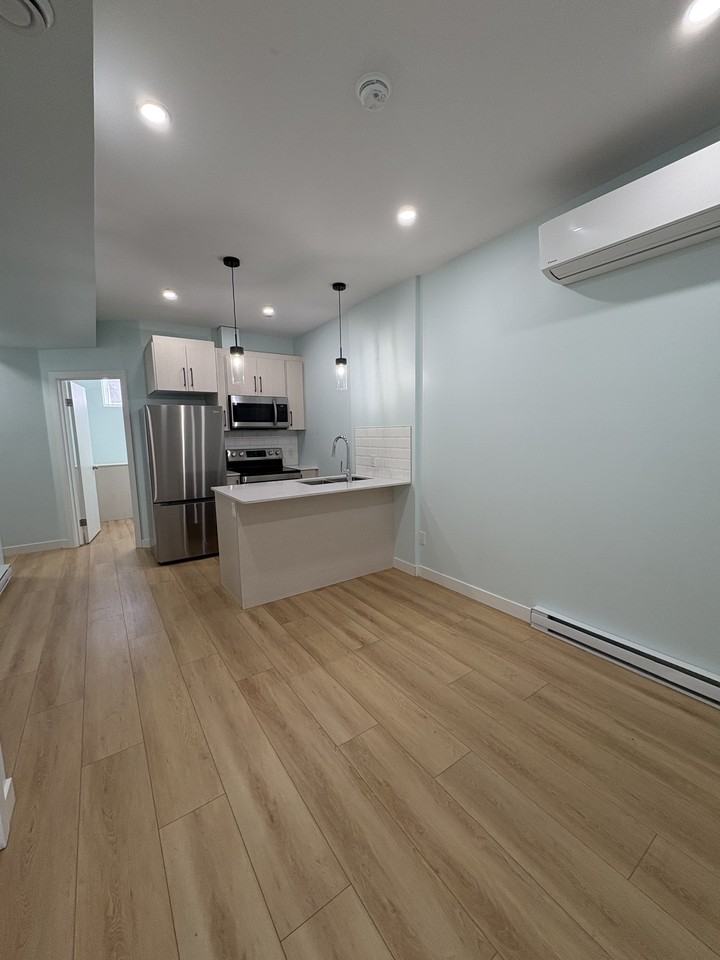 441 Monreith St - Photo 2 of 10