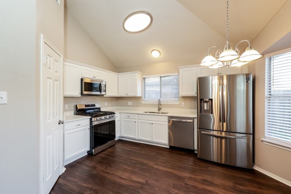12215 White River Dr - Photo 4 of 16