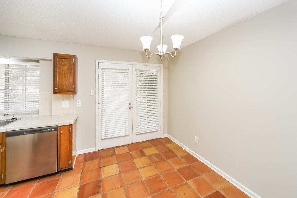 7203 Atterbury Cir E - Photo 6 of 16