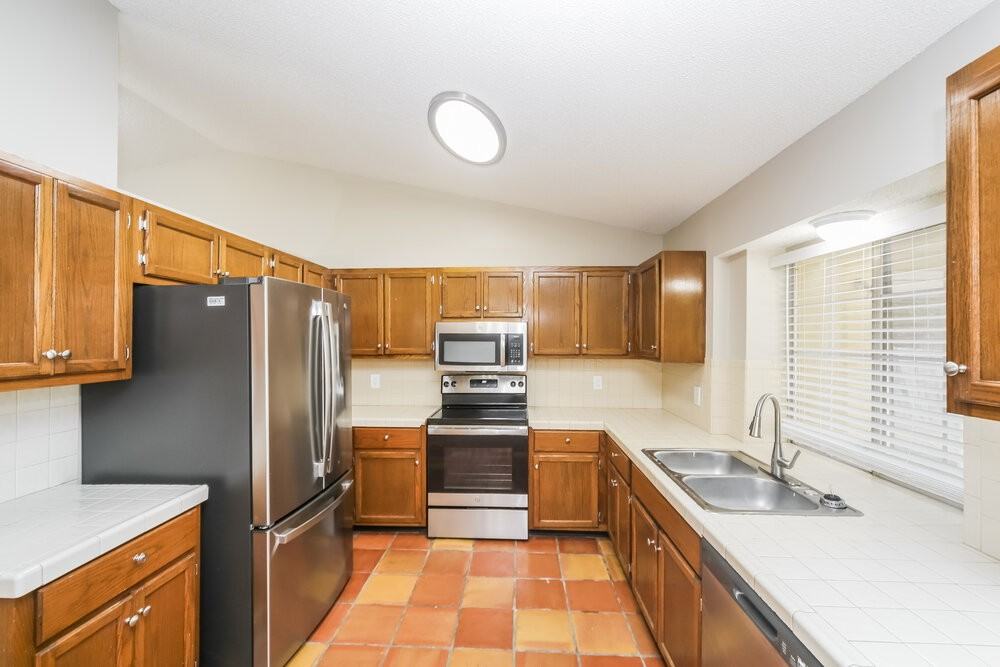 7203 Atterbury Cir E - Photo 7 of 16