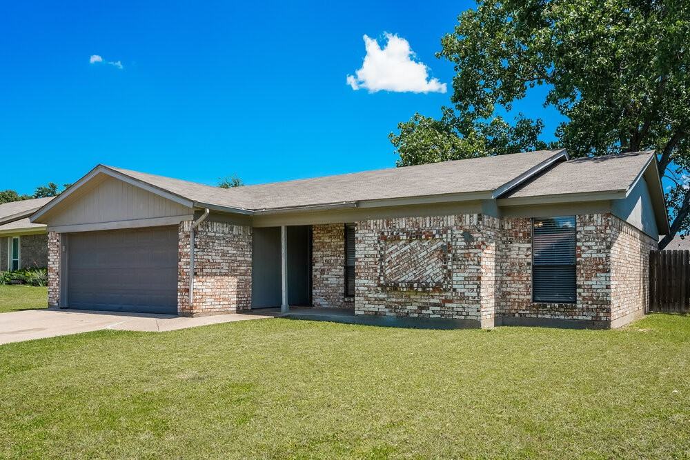 7608 Meadowlark Ln N - Photo 3 of 16
