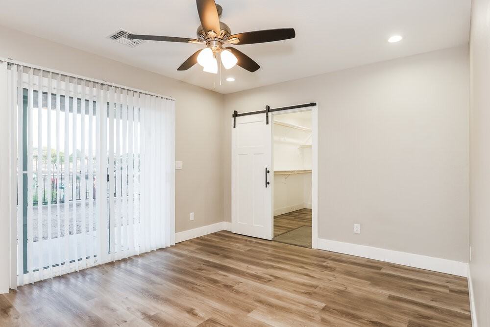 2321 W Mobile Ln - Photo 7 of 16