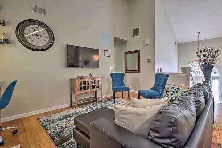 483 Oak Dr - Photo 2 of 17