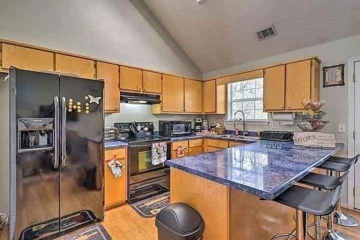 483 Oak Dr - Photo 5 of 17