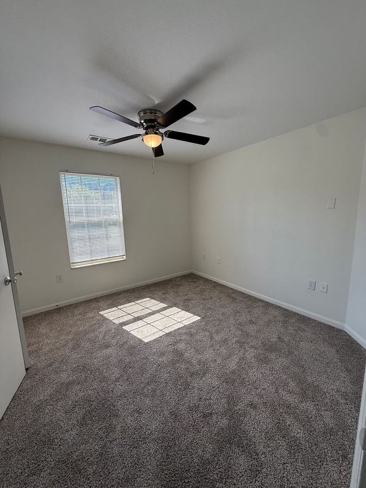 Highlands Apts - Photo 4 of 38