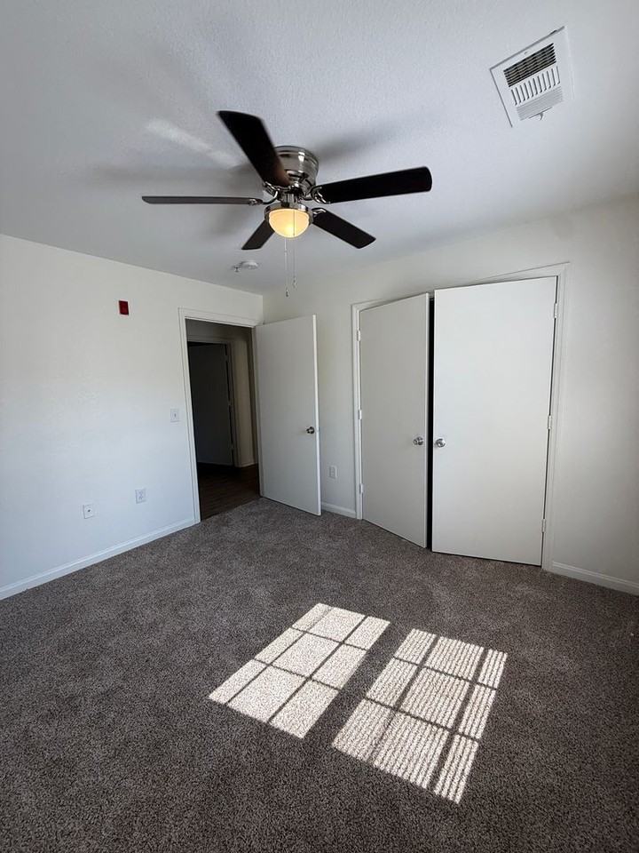 Highlands Apts - Photo 5 of 38