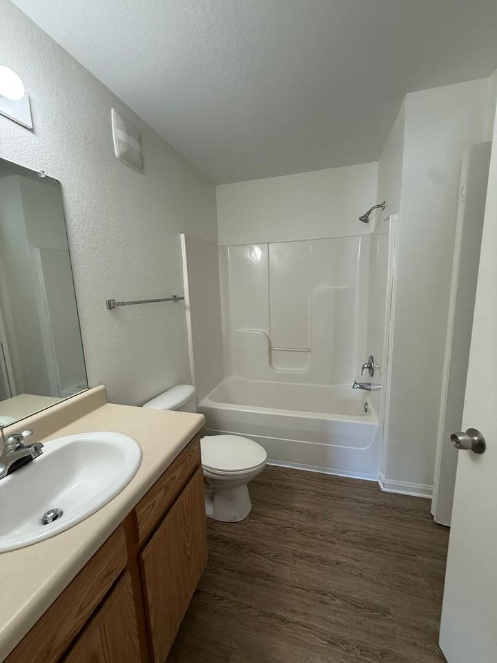 Highlands Apts - Photo 7 of 38