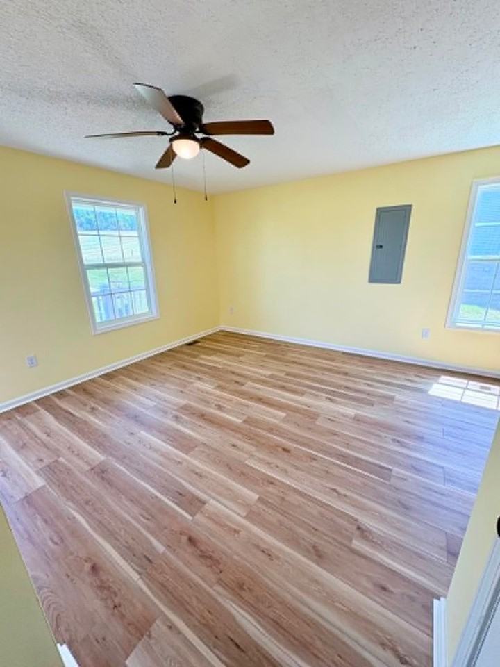 225 J Hunt Rd - Photo 3 of 12