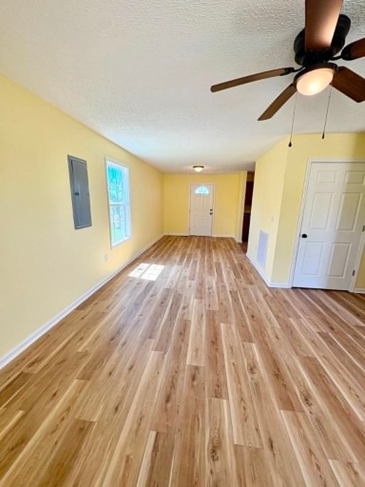 225 J Hunt Rd - Photo 4 of 12