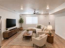 featured image of 989 E Ella Ln