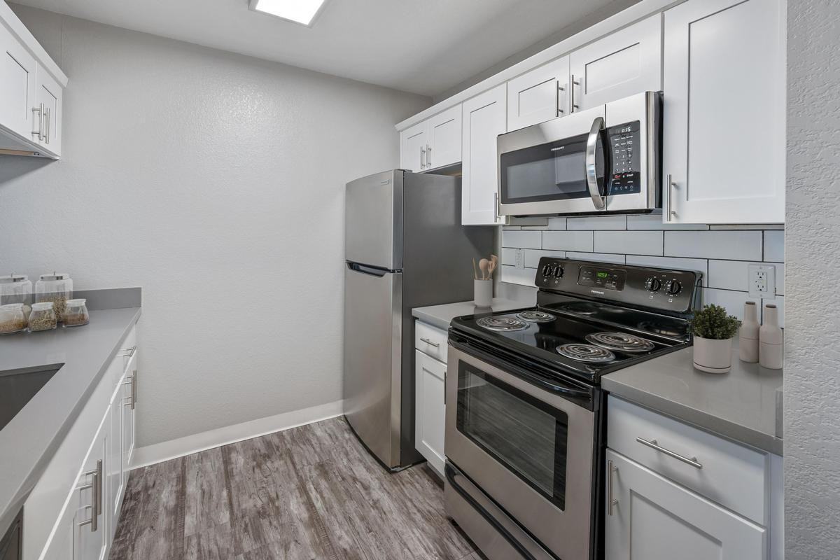 862 Campus Dr - Photo 5 of 31